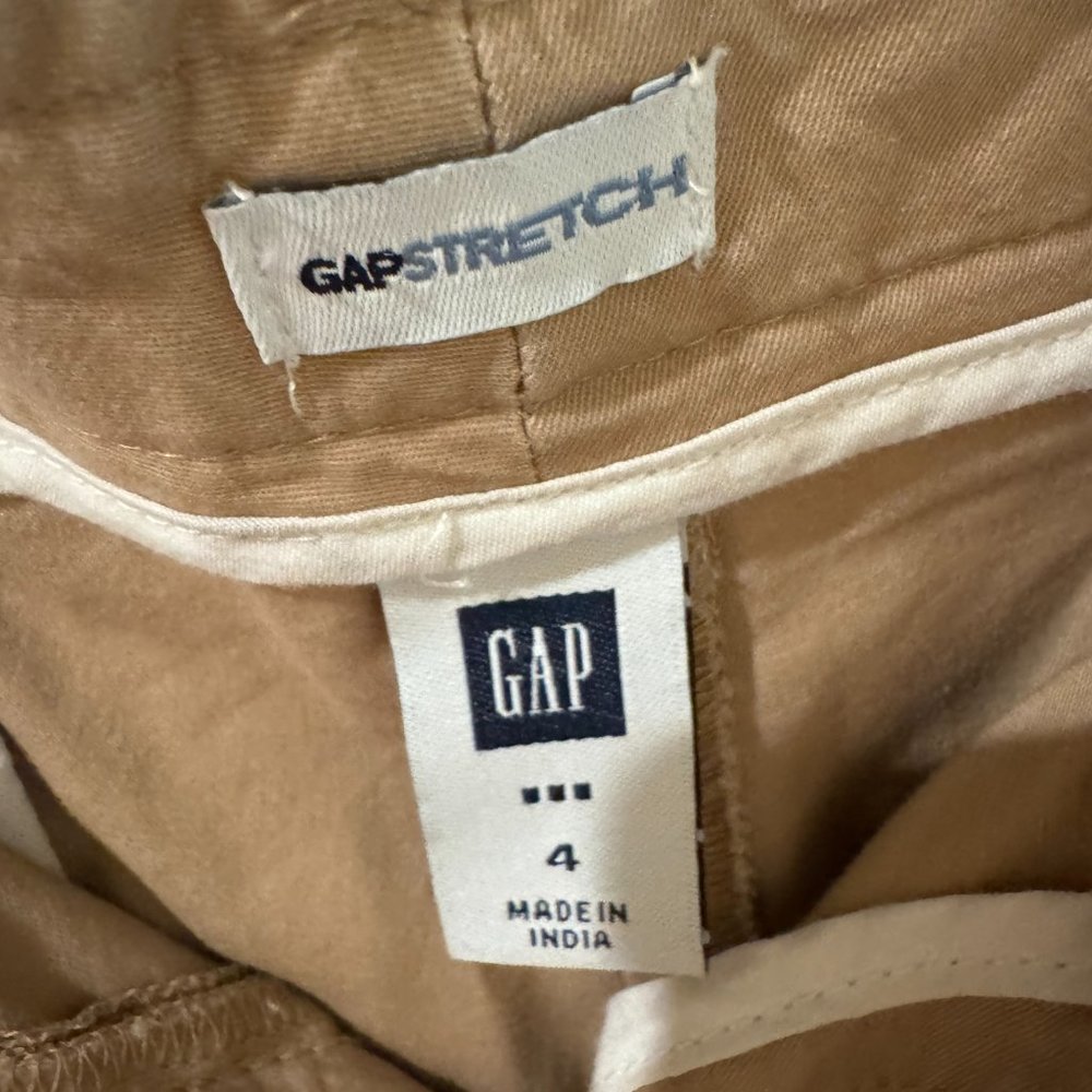 GAP SHORTS - Picture 2 of 3